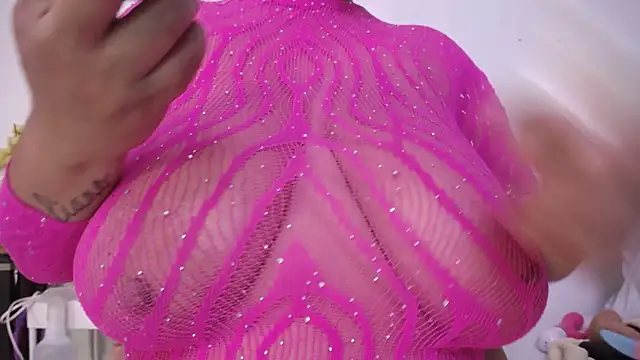 Snapshot of Nicol_Love0 chatting on 02-27-26, 12:38 Nicol Love0 online show from 02-27-26, 12:38