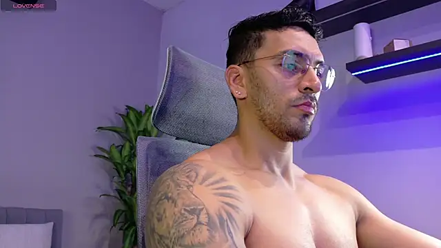 Snapshot of tony_muscle chatting on 06-26-26, 07:07 tony muscle online show from 06-26-26, 07:07