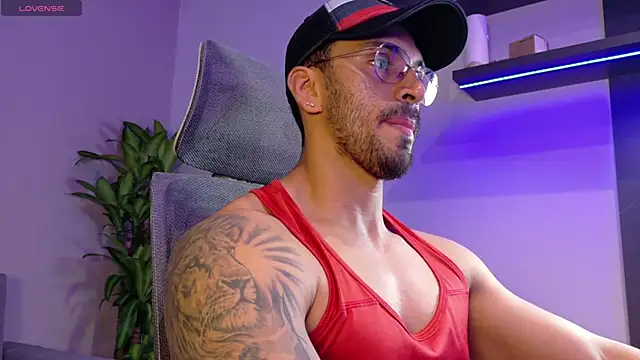 Snapshot of tony_muscle chatting on 07-04-26, 07:09 tony muscle online show from 07-04-26, 07:09
