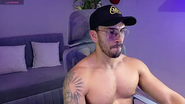 Snapshot of tony_muscle chatting on 07-06-26, 07:05 tony muscle online show from 07-06-26, 07:05