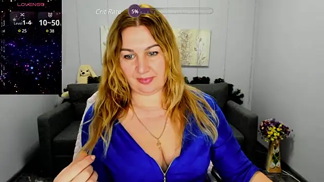 Snapshot of Lili_Crossi chatting on 12-21-24, 09:33 Lili Crossi online show from 12-21-24, 09:33