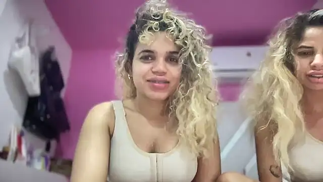 Snapshot of Susandolls chatting on 12-20-25, 06:20 Susandolls online show from 12-20-25, 06:20