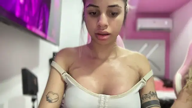 Snapshot of Susandolls chatting on 01-09-26, 03:48 Susandolls online show from 01-09-26, 03:48