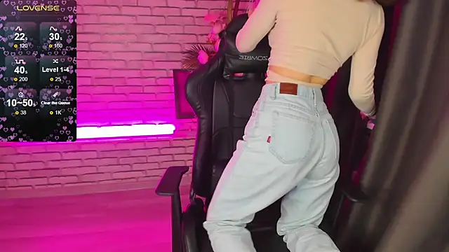 Snapshot of Tonya_Gray chatting on 12-13-24, 02:05 Tonya Gray online show from 12-13-24, 02:05