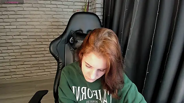 Snapshot of Tonya_Gray chatting on 02-17-25, 08:30 Tonya Gray online show from 02-17-25, 08:30