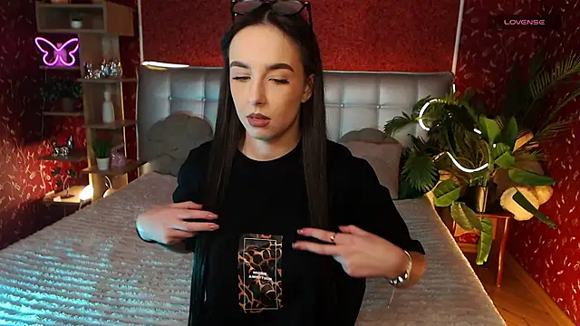 AuroraAksnesss online show from 02-05-25, 03:42