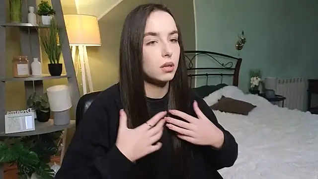 AuroraAksnesss online show from 02-13-25, 07:35