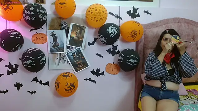 Snapshot of sila_bolum chatting on 10-22-25, 05:02 sila bolum online show from 10-22-25, 05:02