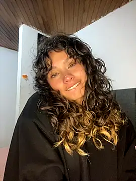 Snapshot of Andi9_ chatting on 10-15-25, 02:01 Andi9  online show from 10-15-25, 02:01