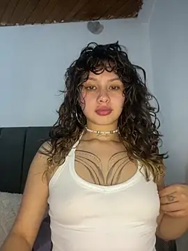 Snapshot of Andi9_ chatting on 10-24-25, 11:12 Andi9  online show from 10-24-25, 11:12