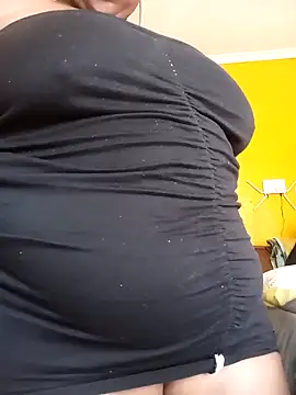 Snapshot of HotBootyBabe90 chatting on 01-22-25, 09:35 HotBootyBabe90 online show from 01-22-25, 09:35