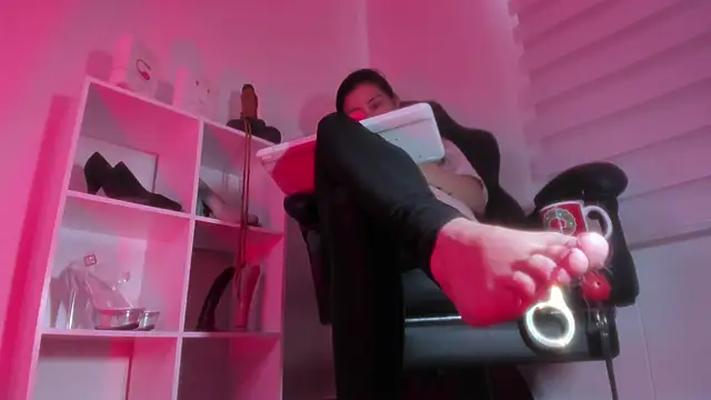 charlotte joliedart online show from 02-24-26, 08:51