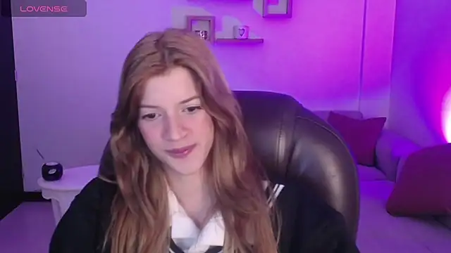 Snapshot of Nora_Vennucci chatting on 01-28-25, 07:42 Nora Vennucci online show from 01-28-25, 07:42