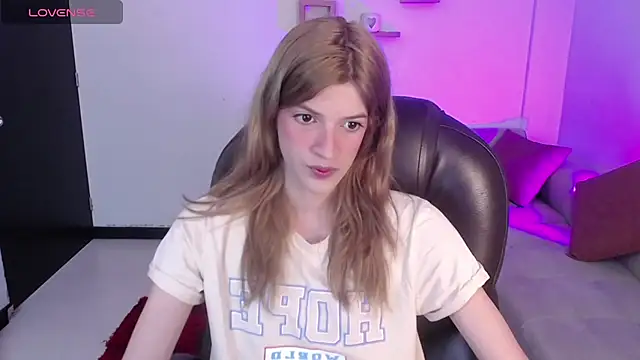 Snapshot of Nora_Vennucci chatting on 02-02-25, 07:46 Nora Vennucci online show from 02-02-25, 07:46