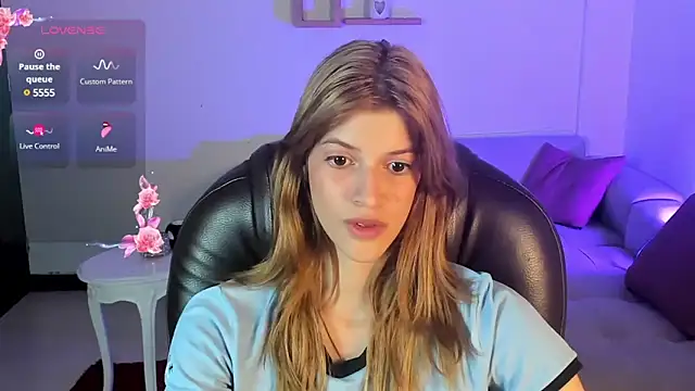 Snapshot of Nora_Vennucci chatting on 02-08-25, 10:29 Nora Vennucci online show from 02-08-25, 10:29