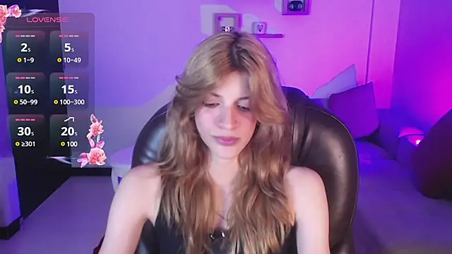 Snapshot of Nora_Vennucci chatting on 02-12-25, 10:04 Nora Vennucci online show from 02-12-25, 10:04