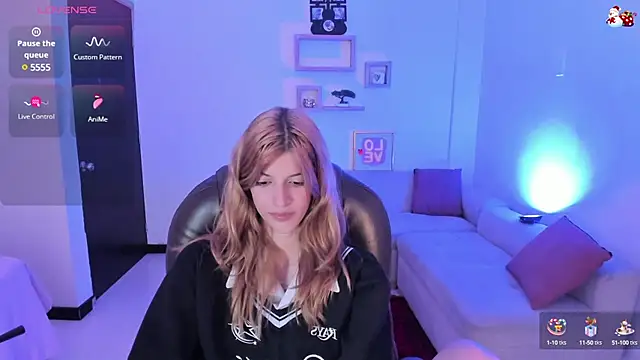 Snapshot of Nora_Vennucci chatting on 02-21-25, 10:15 Nora Vennucci online show from 02-21-25, 10:15