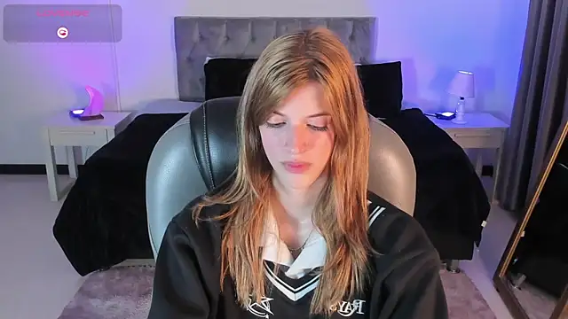 Snapshot of Nora_Vennucci chatting on 03-01-25, 07:48 Nora Vennucci online show from 03-01-25, 07:48