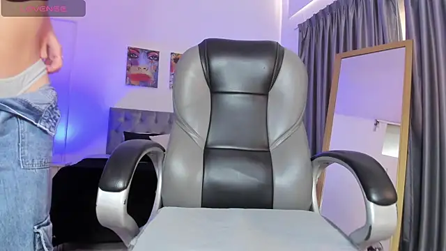 Snapshot of Nora_Vennucci chatting on 03-09-25, 08:10 Nora Vennucci online show from 03-09-25, 08:10