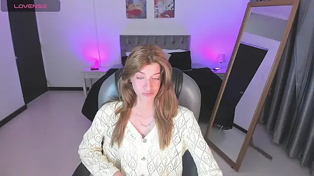 Snapshot of Nora_Vennucci chatting on 03-15-25, 10:44 Nora Vennucci online show from 03-15-25, 10:44