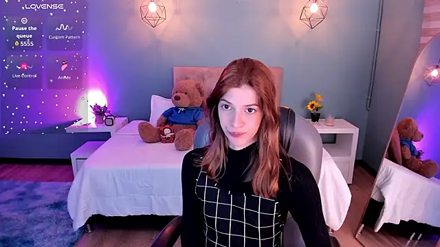 Snapshot of Nora_Vennucci chatting on 09-10-25, 08:09 Nora Vennucci online show from 09-10-25, 08:09