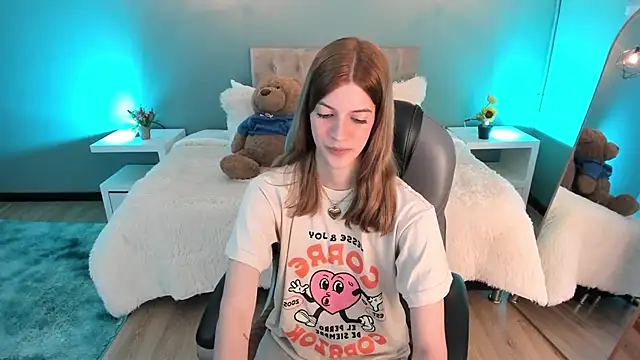 Snapshot of Nora_Vennucci chatting on 10-10-25, 07:35 Nora Vennucci online show from 10-10-25, 07:35