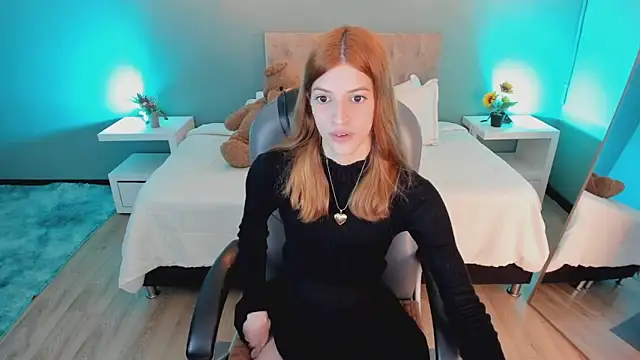 Snapshot of Nora_Vennucci chatting on 11-11-25, 06:19 Nora Vennucci online show from 11-11-25, 06:19