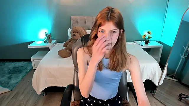 Snapshot of Nora_Vennucci chatting on 11-25-25, 07:47 Nora Vennucci online show from 11-25-25, 07:47