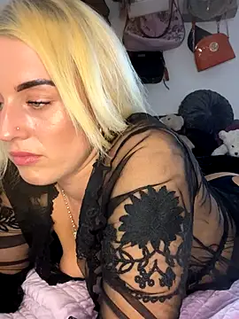 Barbie 26 online show from 11-30-25, 03:16