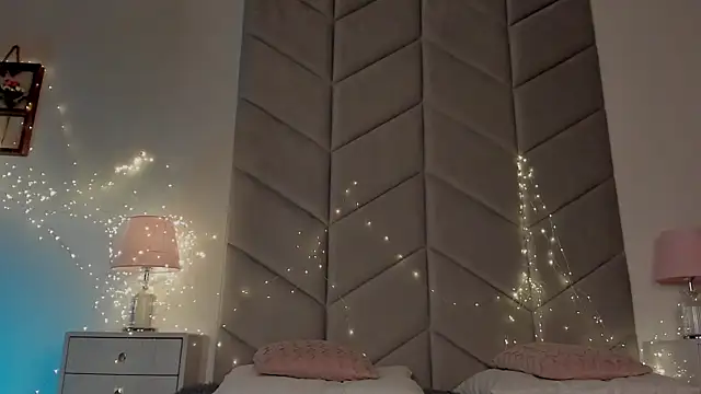 Snapshot of Jessie_Roy chatting on 02-05-25, 11:50 Jessie Roy online show from 02-05-25, 11:50