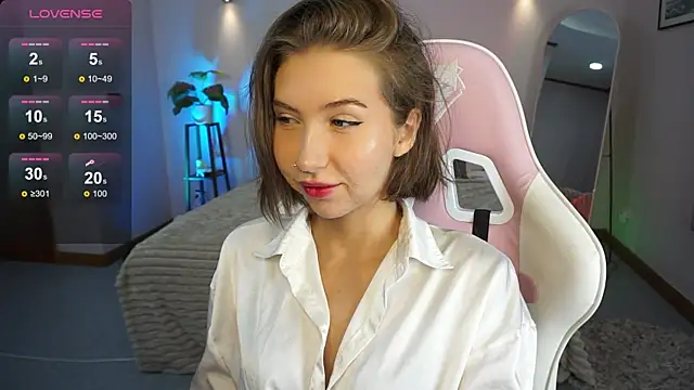 LinaSiren online show from 01-13-25, 03:12