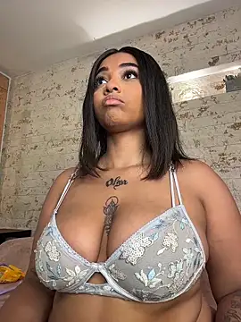 Snapshot of pamela_west chatting on 11-22-25, 07:46 pamela west online show from 11-22-25, 07:46