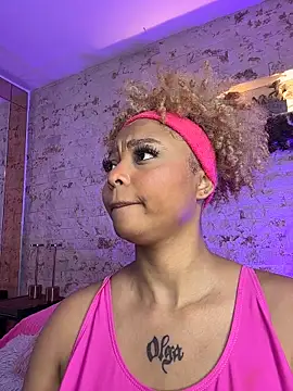 Snapshot of pamela_west chatting on 12-19-25, 08:05 pamela west online show from 12-19-25, 08:05