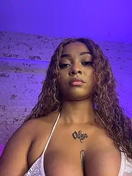 Snapshot of pamela_west chatting on 02-18-26, 07:43 pamela west online show from 02-18-26, 07:43