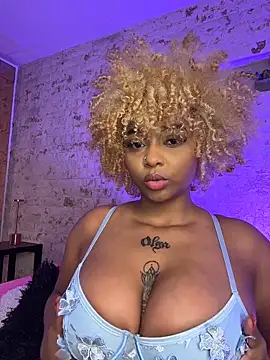 Snapshot of pamela_west chatting on 02-19-26, 08:05 pamela west online show from 02-19-26, 08:05