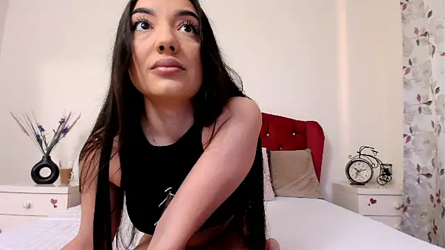 Snapshot of RoxyBestAsss chatting on 05-19-26, 04:19 RoxyBestAsss online show from 05-19-26, 04:19