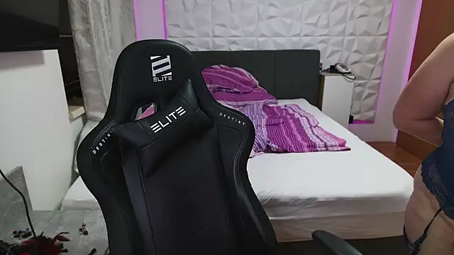 AmazingCurvy online show from 01-01-25, 07:21