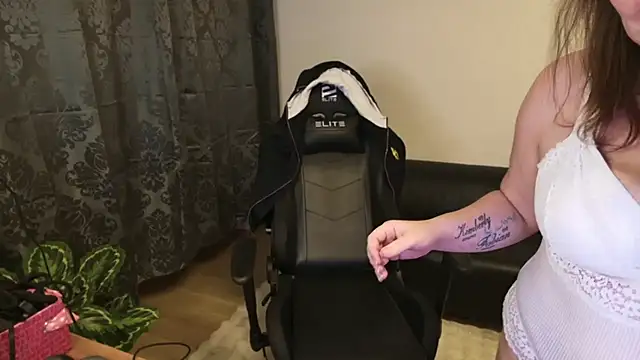 AmazingCurvy online show from 02-13-25, 07:52