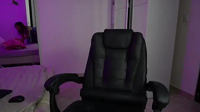 Snapshot of tammylee_ chatting on 10-15-25, 08:47 tammylee online show from 10-15-25, 08:47