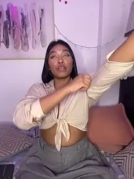 Snapshot of Isabella_fasilier chatting on 03-04-25, 01:45 Isabella fasilier online show from 03-04-25, 01:45