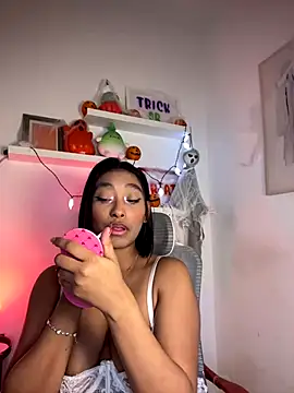 Snapshot of Isabella_fasilier chatting on 10-20-25, 12:22 Isabella fasilier online show from 10-20-25, 12:22