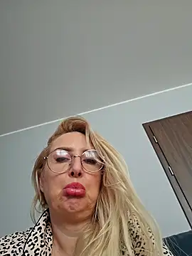 MariaRichi  online show from 03-04-25, 10:24