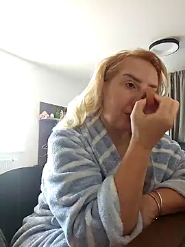 MariaRichi  online show from 03-06-25, 07:25