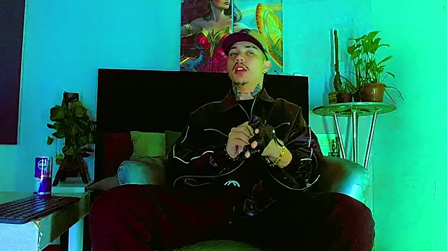 Snapshot of HannibalLester chatting on 12-17-25, 03:45 HannibalLester online show from 12-17-25, 03:45