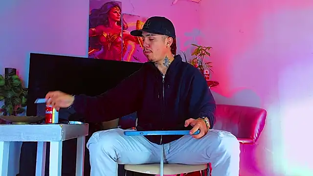 Snapshot of HannibalLester chatting on 12-18-25, 04:07 HannibalLester online show from 12-18-25, 04:07