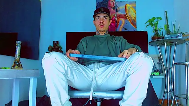 Snapshot of HannibalLester chatting on 12-20-25, 04:19 HannibalLester online show from 12-20-25, 04:19