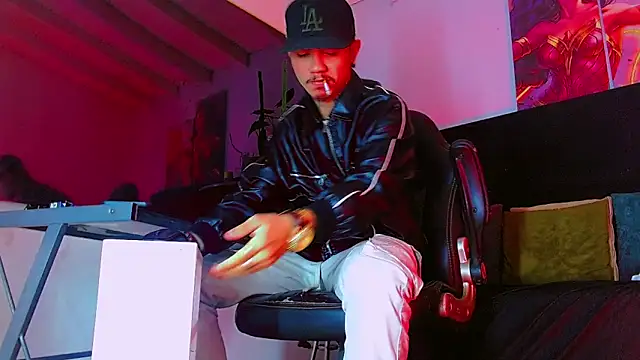 Snapshot of HannibalLester chatting on 12-21-25, 05:31 HannibalLester online show from 12-21-25, 05:31