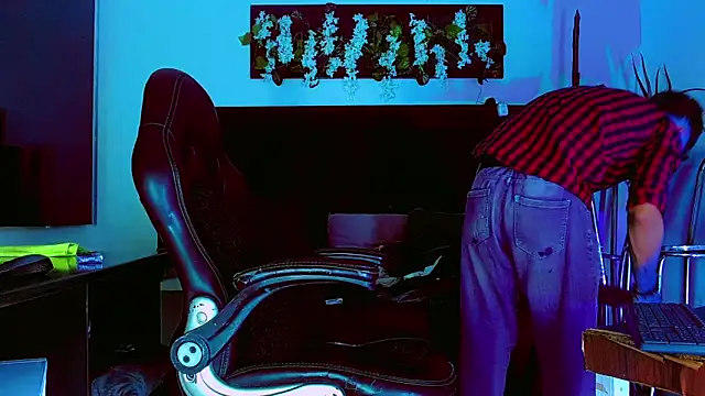 Snapshot of HannibalLester chatting on 03-06-26, 12:45 HannibalLester online show from 03-06-26, 12:45