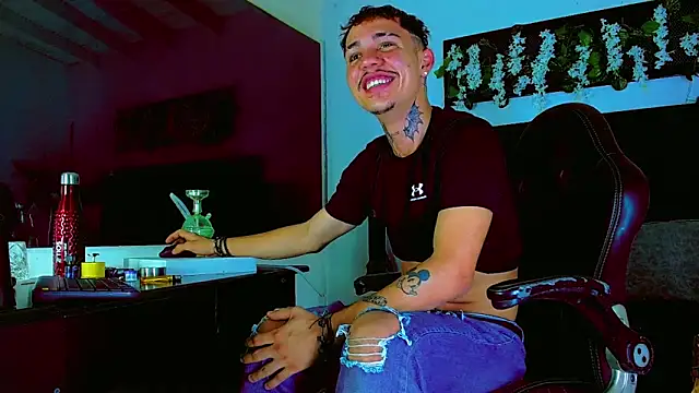 Snapshot of HannibalLester chatting on 03-08-26, 05:28 HannibalLester online show from 03-08-26, 05:28