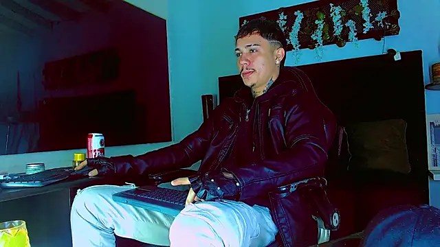 Snapshot of HannibalLester chatting on 03-11-26, 01:55 HannibalLester online show from 03-11-26, 01:55